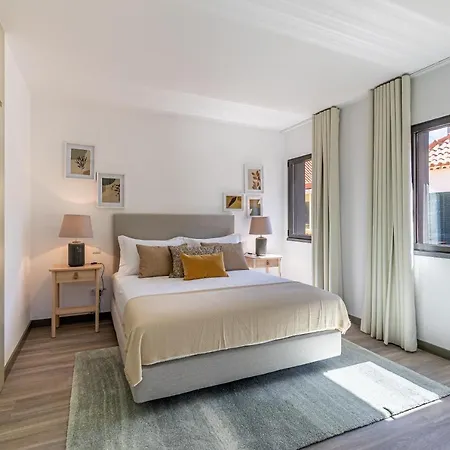 Apartment Bay *